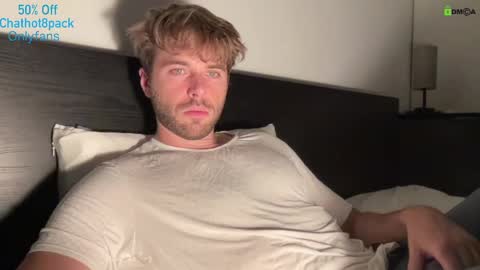 Snapshot of hot8pack01 chatting on 10/09/25, 09:35 Edward aka Wolf online show from 10/09/25, 09:35