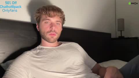 Snapshot of hot8pack01 chatting on 10/18/25, 10:43 Edward aka Wolf online show from 10/18/25, 10:43