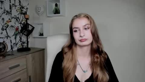 NINA online show from 10/08/25, 06:33