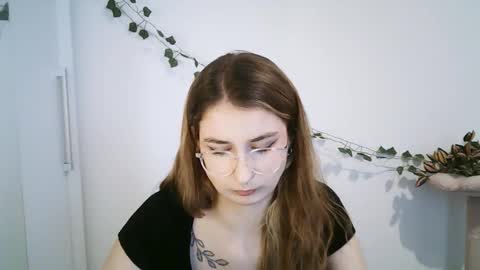 Snapshot of hot_1nina chatting on 02/20/26, 08:05 NINA online show from 02/20/26, 08:05