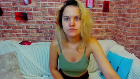 Snapshot of hot___jess chatting on 09/10/25, 03:17 Jessica online show from 09/10/25, 03:17