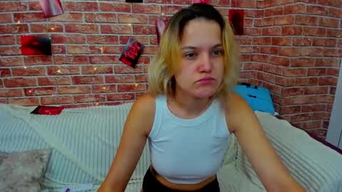 Snapshot of hot___jess chatting on 09/12/25, 04:23 Jessica online show from 09/12/25, 04:23