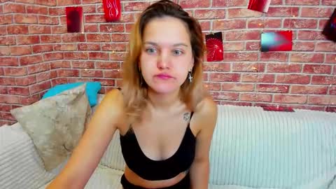 Snapshot of hot___jess chatting on 10/12/25, 02:54 Jessica online show from 10/12/25, 02:54