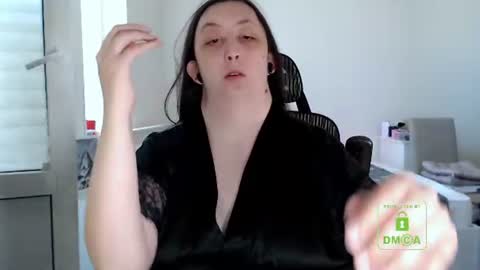 Snapshot of hot_and_pretty chatting on 06/10/26, 03:33 Lila online show from 06/10/26, 03:33