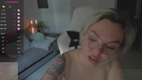 Snapshot of hot_babayaga chatting on 09/13/25, 10:48 online show from 09/13/25, 10:48