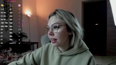 Snapshot of hot_babayaga chatting on 10/15/25, 08:53 online show from 10/15/25, 08:53