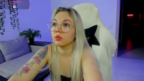 Snapshot of hot_babayaga chatting on 11/15/25, 07:10 online show from 11/15/25, 07:10