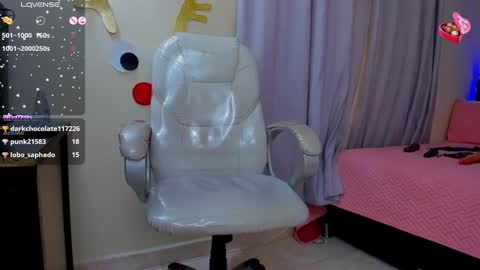 Snapshot of hot_beauty__ chatting on 01/05/25, 12:21 VALENTINA online show from 01/05/25, 12:21