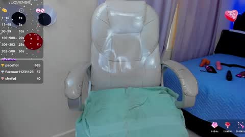 Snapshot of hot_beauty__ chatting on 01/09/25, 01:35 VALENTINA online show from 01/09/25, 01:35