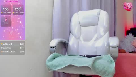 Snapshot of hot_beauty__ chatting on 01/26/25, 07:21 VALENTINA online show from 01/26/25, 07:21