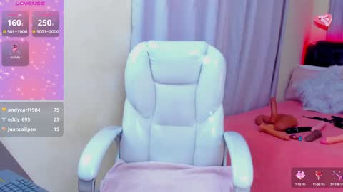 Snapshot of hot_beauty__ chatting on 01/28/25, 11:38 VALENTINA online show from 01/28/25, 11:38