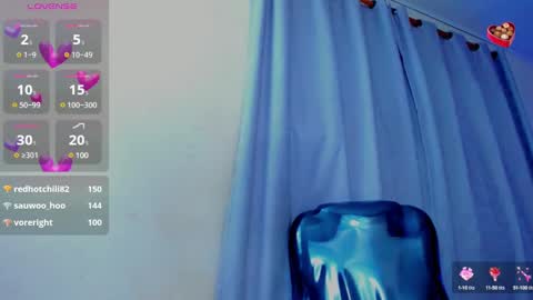 Snapshot of hot_beauty__ chatting on 02/25/25, 08:58 VALENTINA online show from 02/25/25, 08:58