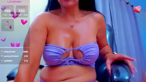 Snapshot of hot_beauty__ chatting on 03/02/25, 09:42 VALENTINA online show from 03/02/25, 09:42