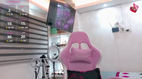 Snapshot of hot_beauty__ chatting on 05/27/26, 04:09 VALENTINA online show from 05/27/26, 04:09