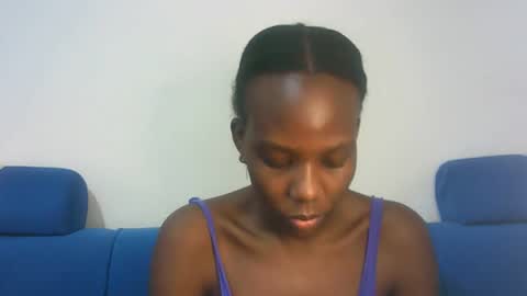 Snapshot of hot_berry2003 chatting on 02/10/25, 06:09 Millie online show from 02/10/25, 06:09