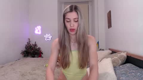 Snapshot of hot_berry69 chatting on 12/28/24, 10:34 Dashka online show from 12/28/24, 10:34