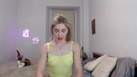 Snapshot of hot_berry69 chatting on 02/08/25, 10:51 Dashka online show from 02/08/25, 10:51