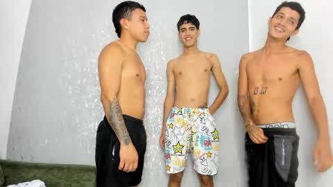 WILLY-JULIAN-GEORGE-YAYO-THIAGO-MOD HADES online show from 06/05/26, 06:52