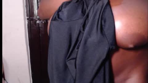 Snapshot of hot_choco2 chatting on 09/13/25, 07:35 Coco online show from 09/13/25, 07:35