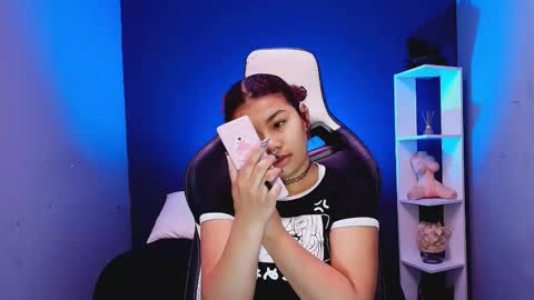 Snapshot of hot_chocolate_4u chatting on 10/27/25, 12:20 hot chocolate 4u online show from 10/27/25, 12:20