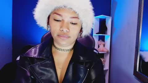 Snapshot of hot_chocolate_4u chatting on 11/01/25, 12:18 hot chocolate 4u online show from 11/01/25, 12:18