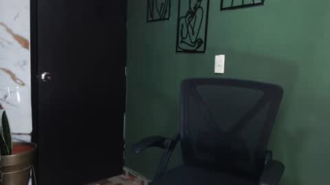 Snapshot of hot_chocolate_4u chatting on 07/11/26, 04:15 hot chocolate 4u online show from 07/11/26, 04:15