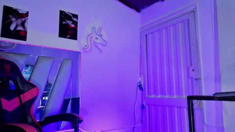 Snapshot of hot_destinyk chatting on 06/26/26, 10:58 destinyk online show from 06/26/26, 10:58