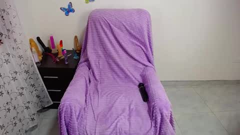 Snapshot of hot_girl01_hanna chatting on 02/24/25, 08:58 angie online show from 02/24/25, 08:58