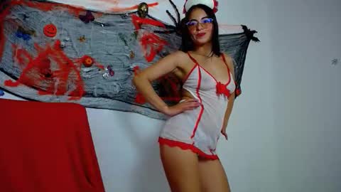 Snapshot of hot_girl01_hanna chatting on 10/04/25, 10:08 angie online show from 10/04/25, 10:08