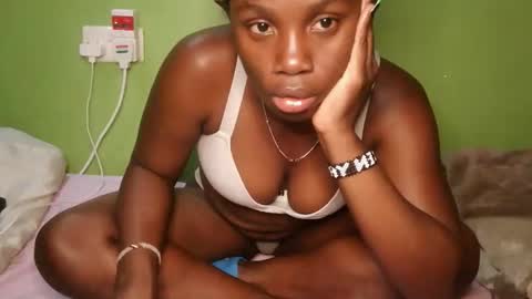 hot_latifah online show from 11/06/25, 01:17