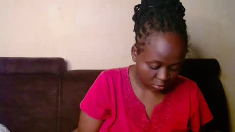 Linah online show from 11/16/25, 12:05