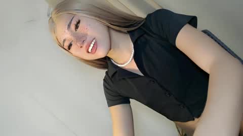 Snapshot of hot_little_angel18 chatting on 06/14/26, 03:08 hot_little_angel18 online show from 06/14/26, 03:08