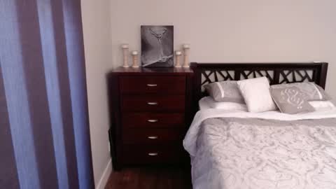 Snapshot of hot_milfy_mom chatting on 09/28/25, 12:38 Rose Redwood online show from 09/28/25, 12:38