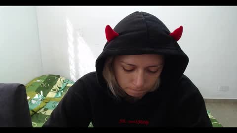 Mia online show from 02/18/25, 01:33