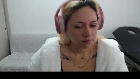 Mia online show from 03/09/25, 01:26