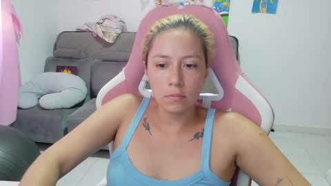 Mia online show from 04/01/26, 05:21