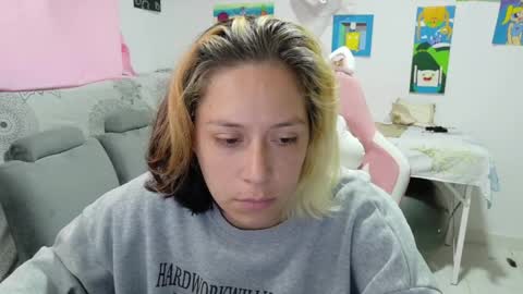 Snapshot of hot_mommymia chatting on 05/02/26, 06:13 Mia online show from 05/02/26, 06:13