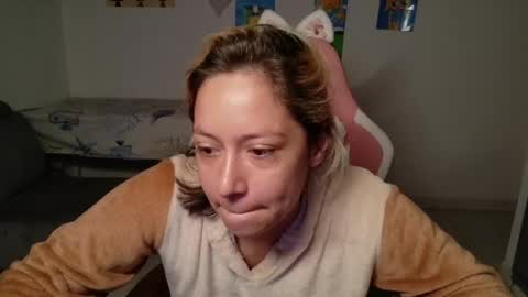 Snapshot of hot_mommymia chatting on 05/26/26, 01:29 Mia online show from 05/26/26, 01:29