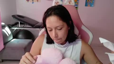 Mia online show from 06/20/26, 04:54