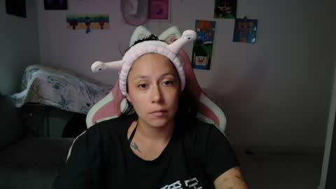 Mia online show from 06/25/26, 08:13