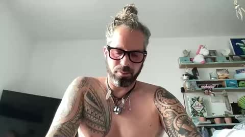 letmedoo2 online show from 12/01/25, 11:04