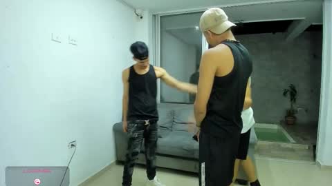 Vanesa Oliver and Andrew online show from 11/22/25, 03:05