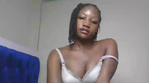 Snapshot of hot_sexxxy_girl chatting on 06/20/26, 02:42 Milly online show from 06/20/26, 02:42