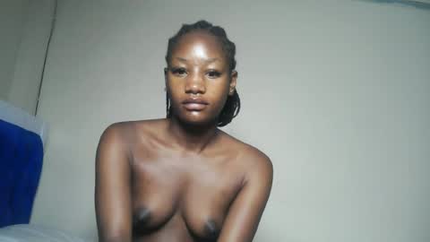 Snapshot of hot_sexxxy_girl chatting on 07/12/26, 03:19 Milly online show from 07/12/26, 03:19
