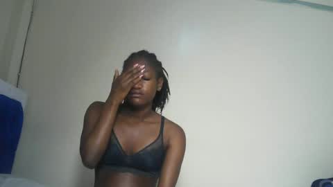 Snapshot of hot_sexxxy_girl chatting on 07/13/26, 01:52 Milly online show from 07/13/26, 01:52