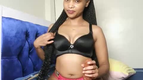 Snapshot of hot_sexy_babe chatting on 05/21/26, 12:12 Bellah online show from 05/21/26, 12:12