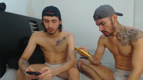 Snapshot of hot_sharks__ chatting on 02/23/25, 06:39 Hot Sharks online show from 02/23/25, 06:39