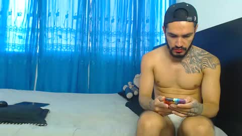 Snapshot of hot_sharks__ chatting on 09/18/25, 11:45 Hot Sharks online show from 09/18/25, 11:45