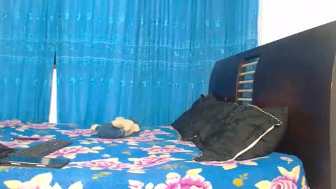 Snapshot of hot_sharks__ chatting on 10/06/25, 07:50 Hot Sharks online show from 10/06/25, 07:50