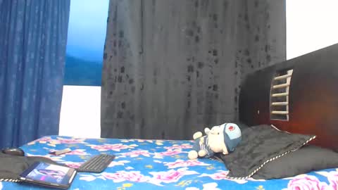 Snapshot of hot_sharks__ chatting on 11/14/25, 10:47 Hot Sharks online show from 11/14/25, 10:47